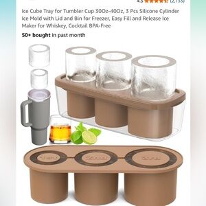NWT Silicone Cylinder Ice Mold with Lid Stanley